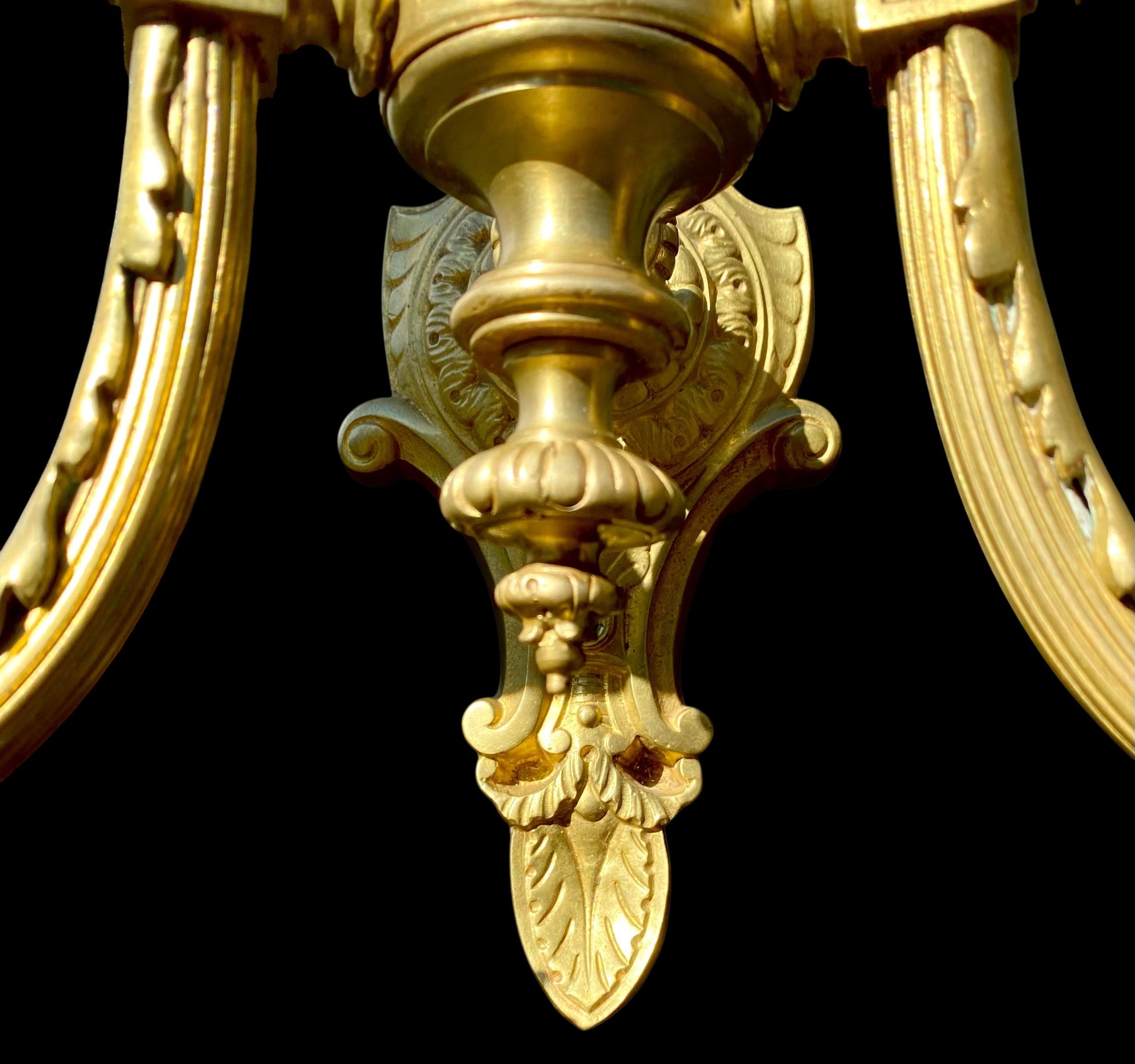 Antique French Bronce Dorado Lámpara de Tres Luces Pantalla de Seda Negra Prismas de Cristal en Bueno estado para la venta en New Orleans, LA