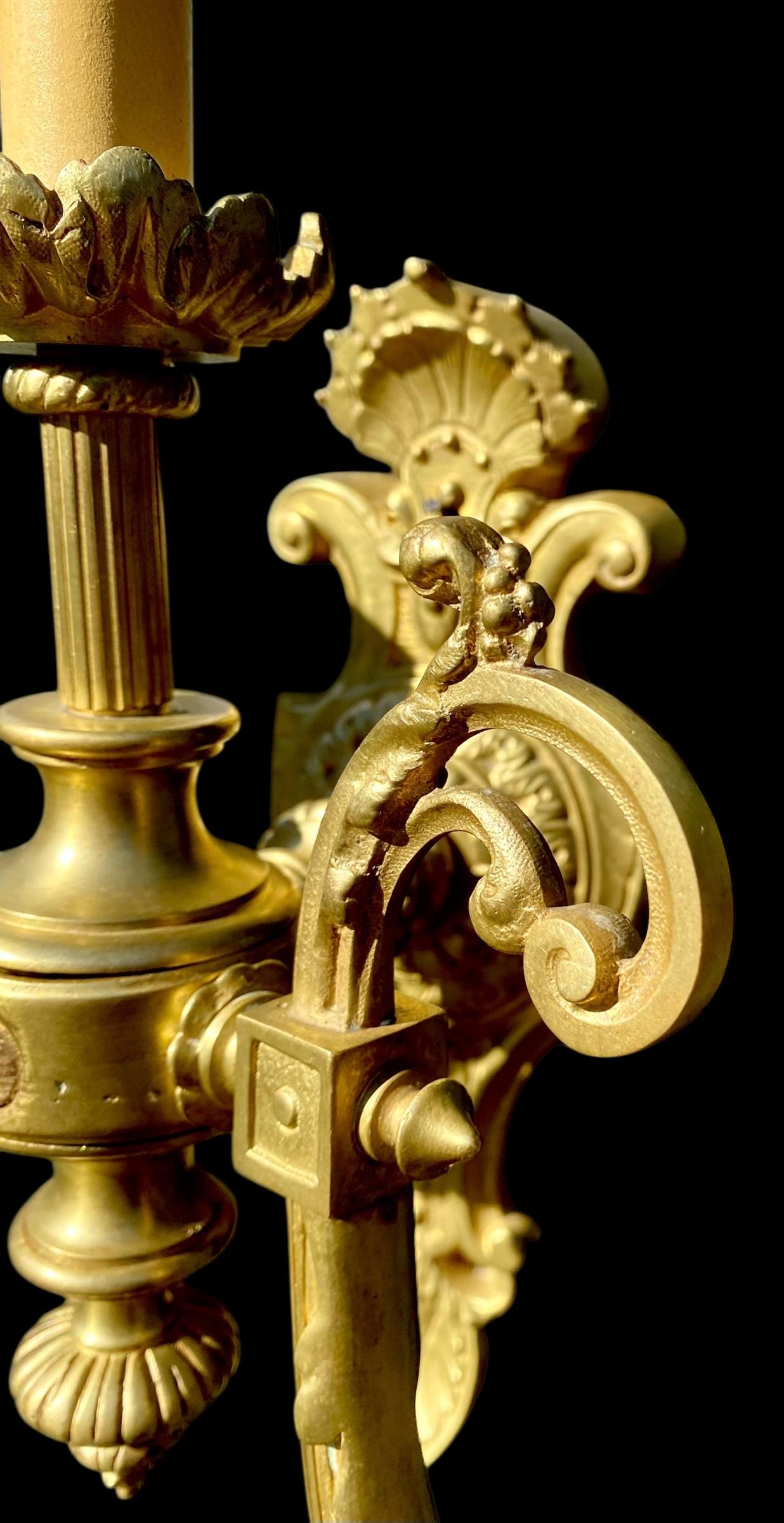 Antique French Bronce Dorado Lámpara de Tres Luces Pantalla de Seda Negra Prismas de Cristal en venta 1