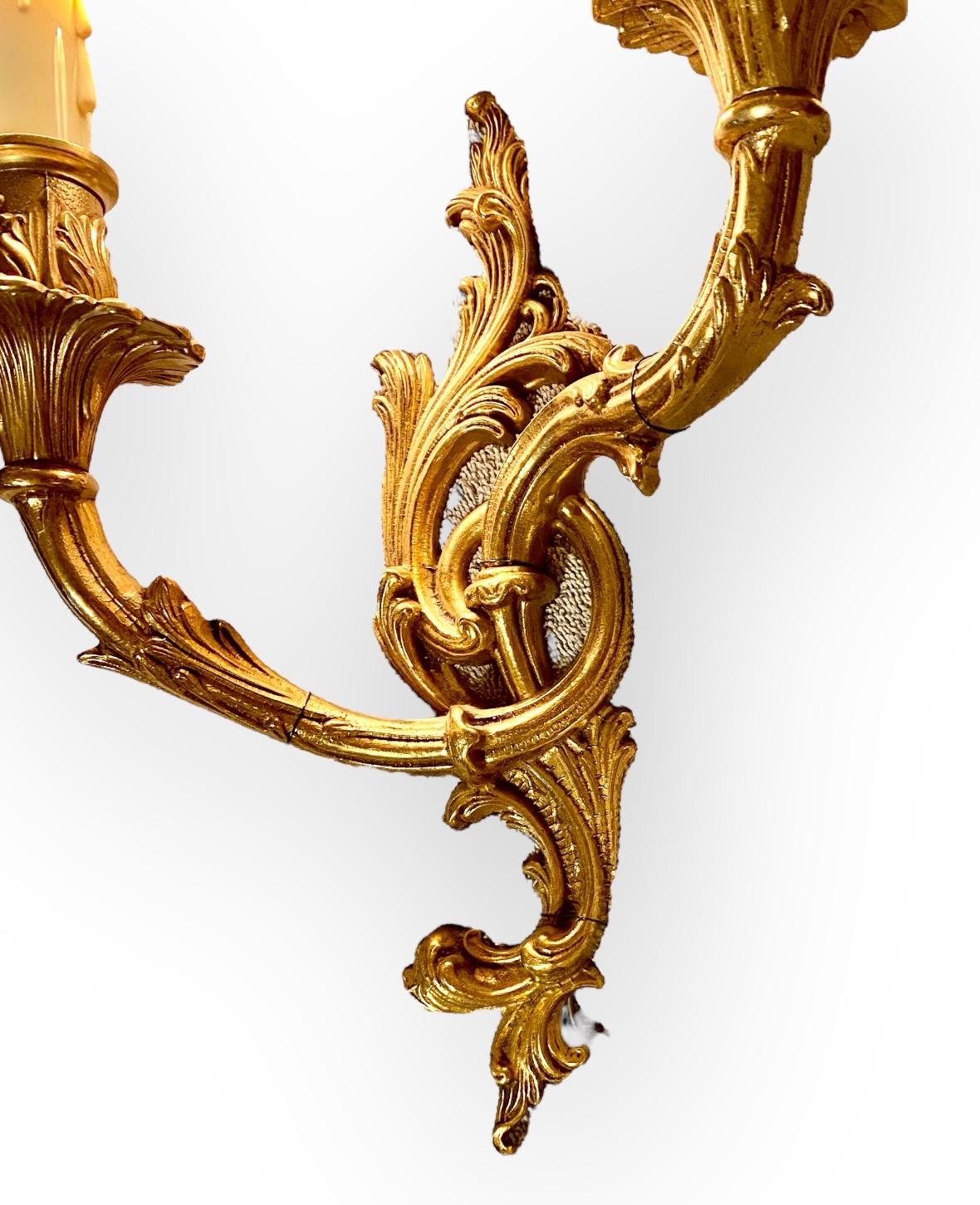 Antique French Gilt Bronze Two Arm Sconce With Ivory Silk Shades In Good Condition For Sale In New Orleans, LA