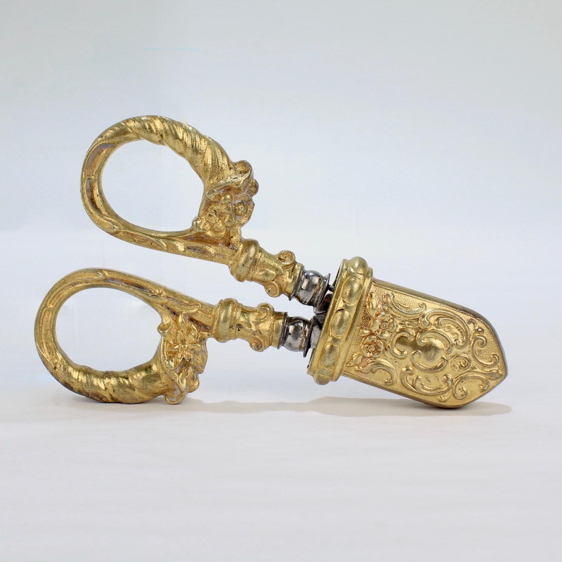 Paar antike französische vergoldete Dore-Bronze Champagnerdraht-Schirren oder Nippers im Zustand „Gut“ im Angebot in Philadelphia, PA