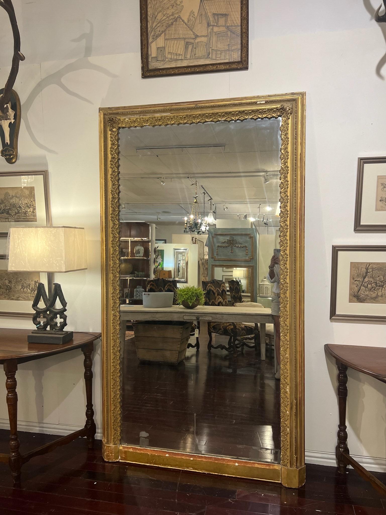 Miroir de sol doré français d'antiquités avec verre d'origine en vente 4