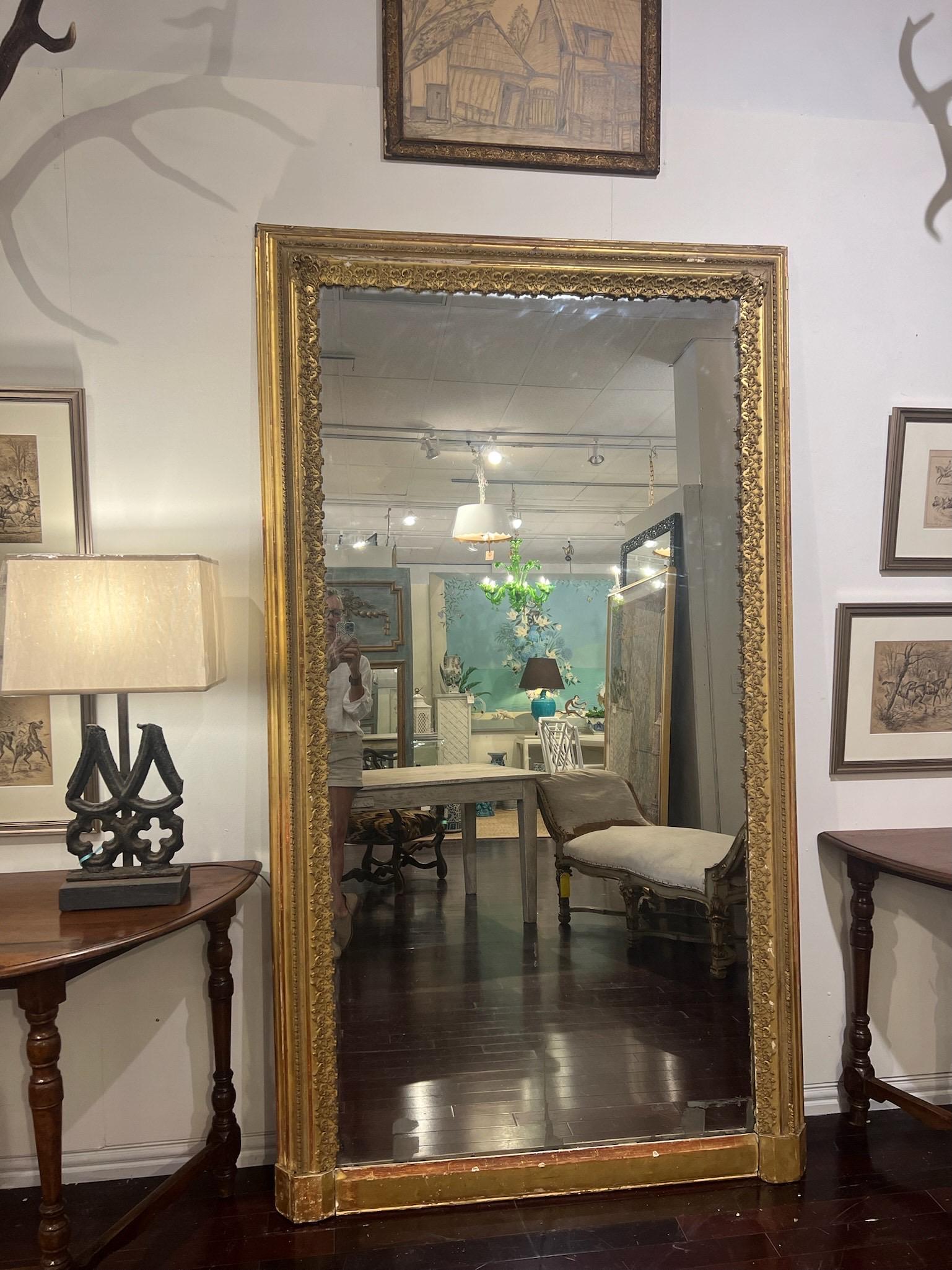 Miroir de sol doré français d'antiquités avec verre d'origine en vente 1