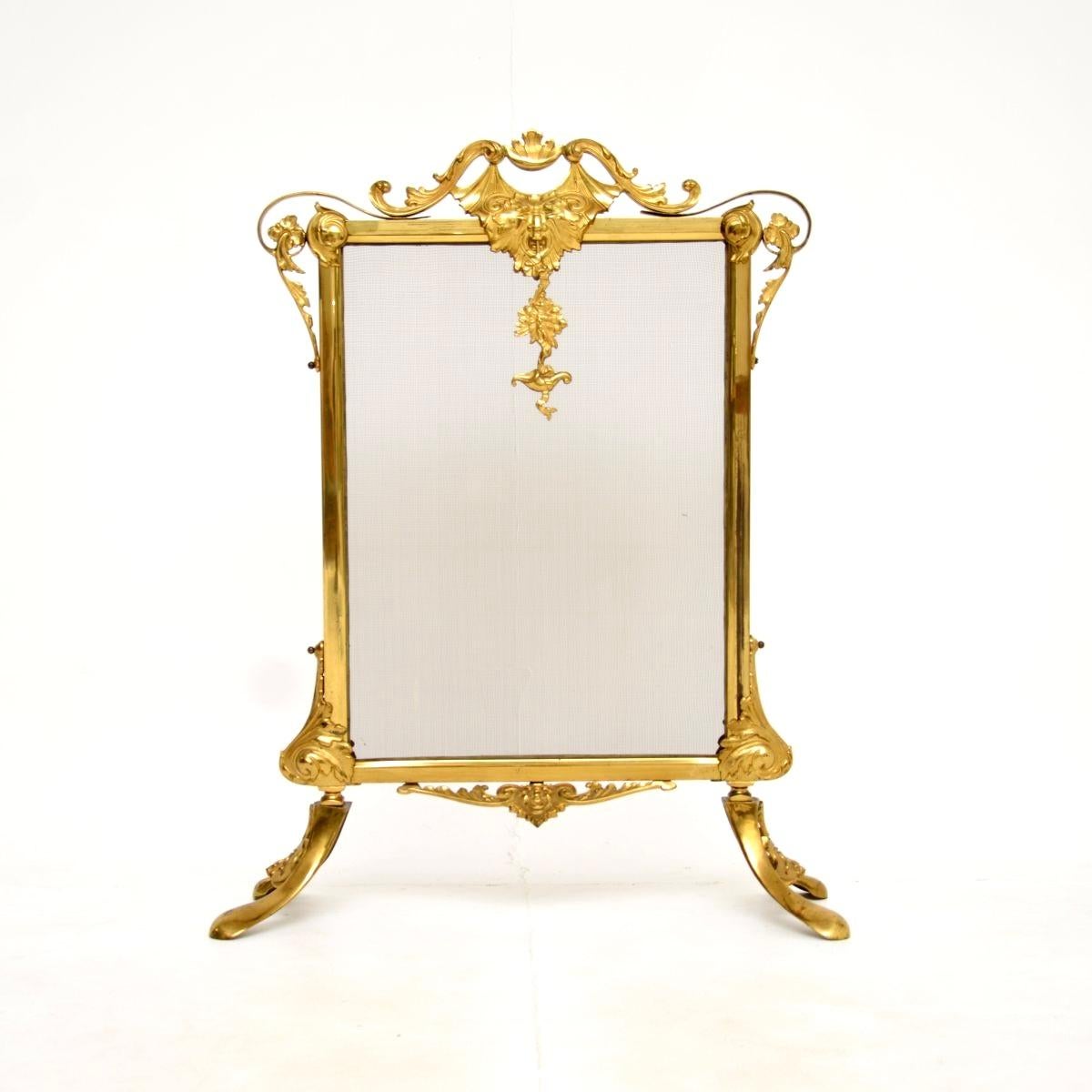 Rococò Parafuoco francese antico in metallo dorato in vendita