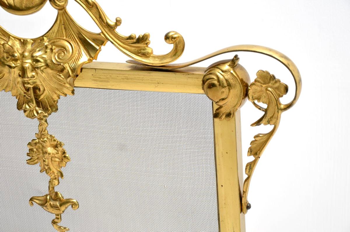 Parafuoco francese antico in metallo dorato in vendita 1