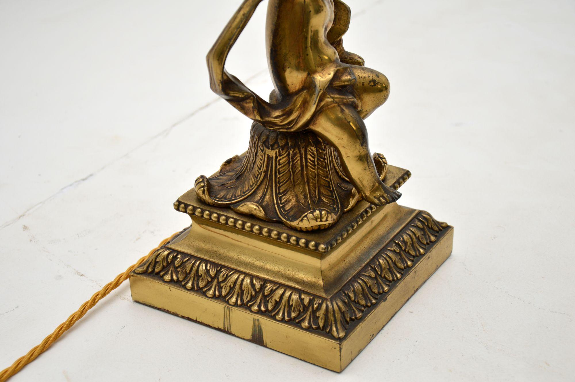 Antike französische Tischlampe aus vergoldetem Metall im Angebot 2