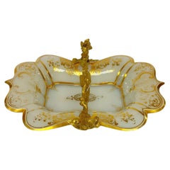 Antique French Opaline bronzo dorato montato su un piatto di vetro