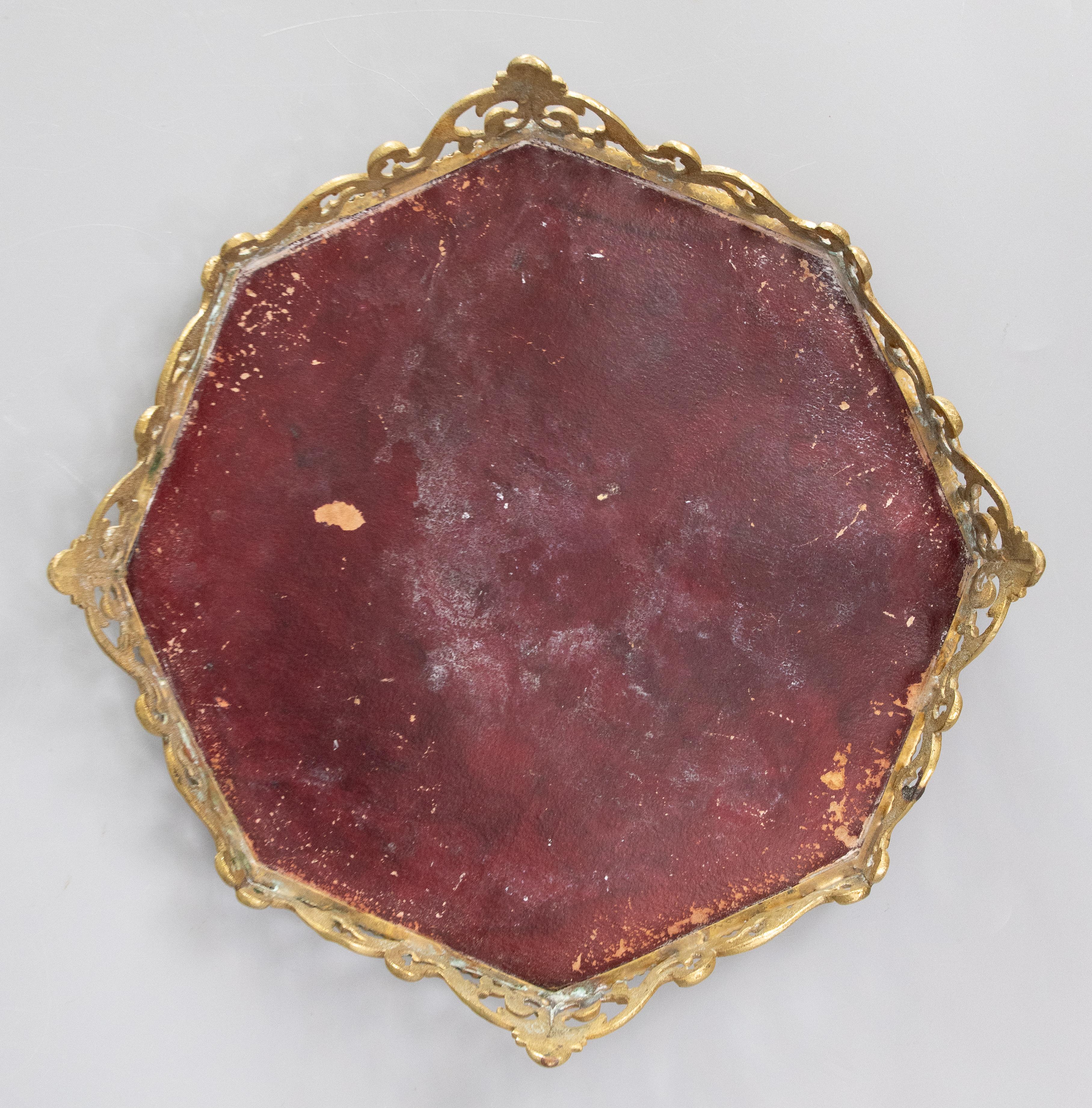 Bandeja de meseta con espejo octogonal de ormolina dorada francesa antigua, circa 1920 principios del siglo XX en venta