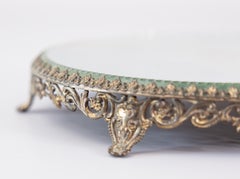 Bandeja redonda antigua francesa con espejo, de ormolu dorado, de alrededor de 1920