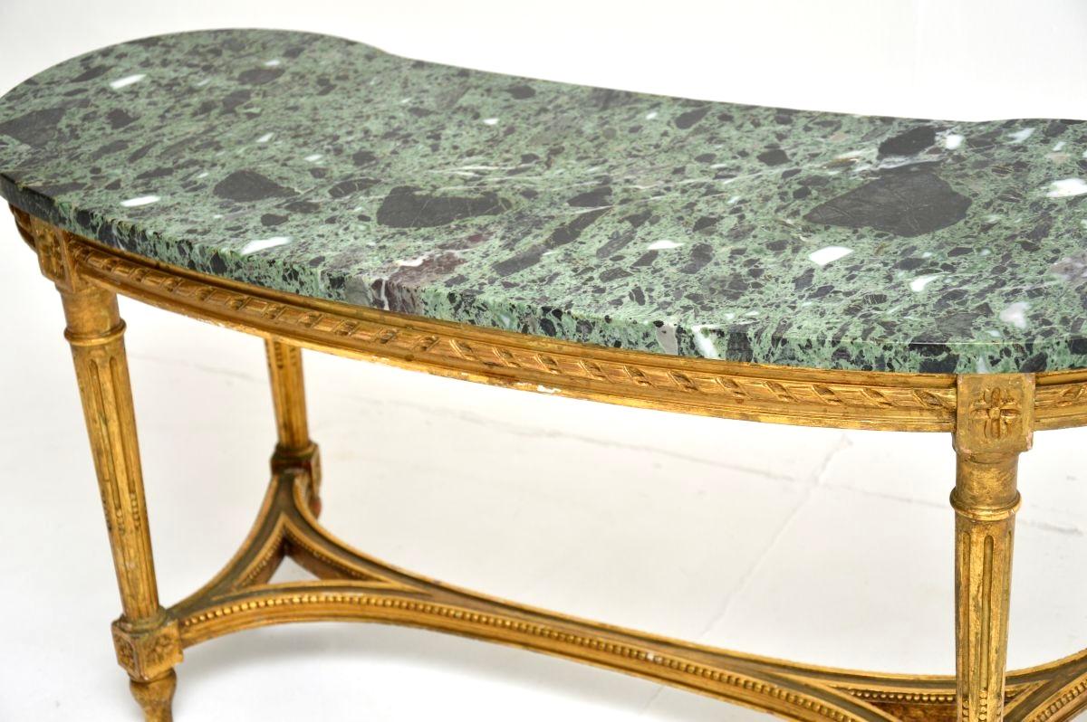 Antique French Wood dorato Tavolo da caffè con piano in marmo in vendita 4
