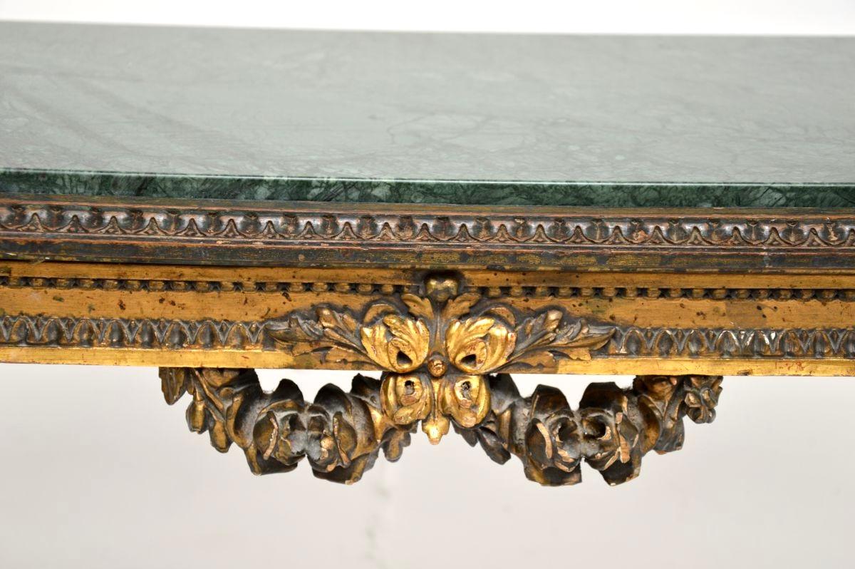 Table basse ancienne en bois doré avec plateau en marbre en vente 5