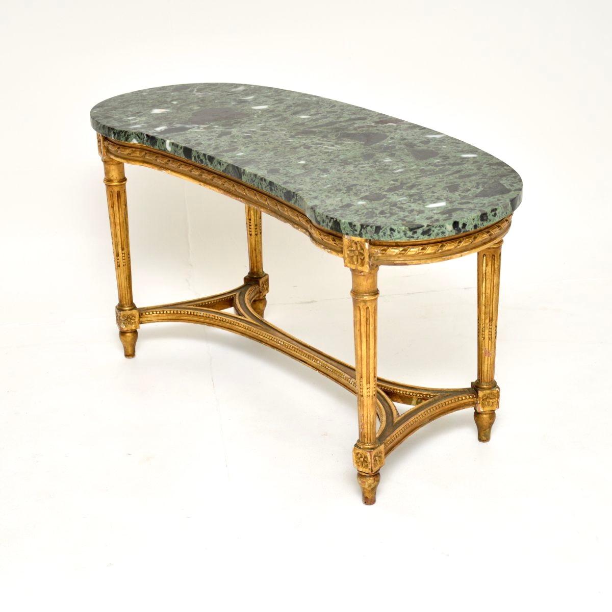 Francese Antique French Wood dorato Tavolo da caffè con piano in marmo in vendita