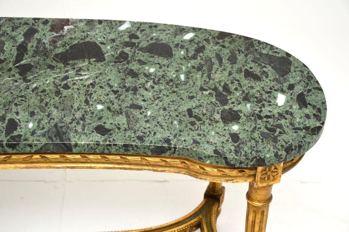 Antique French Wood dorato Tavolo da caffè con piano in marmo in vendita 1