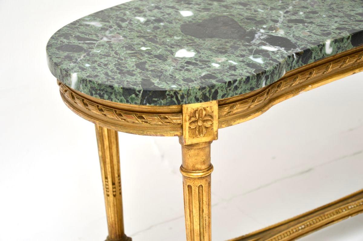Antique French Wood dorato Tavolo da caffè con piano in marmo in vendita 2