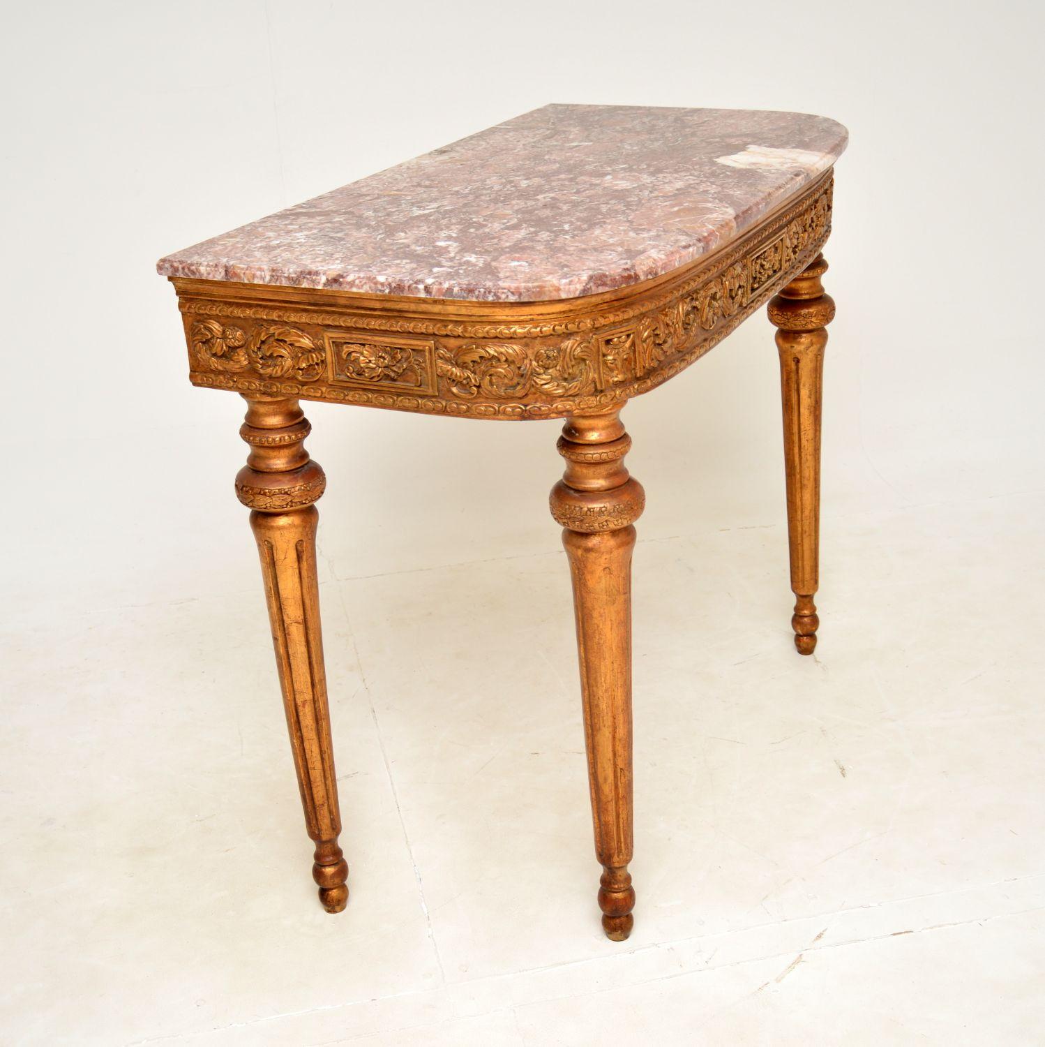 Louis XV Ancienne table console française en bois doré avec plateau en marbre en vente