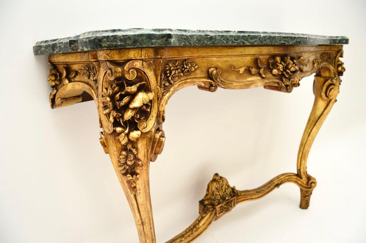 Consola de madera dorada francesa antigua con tapa de mármol Francés en venta