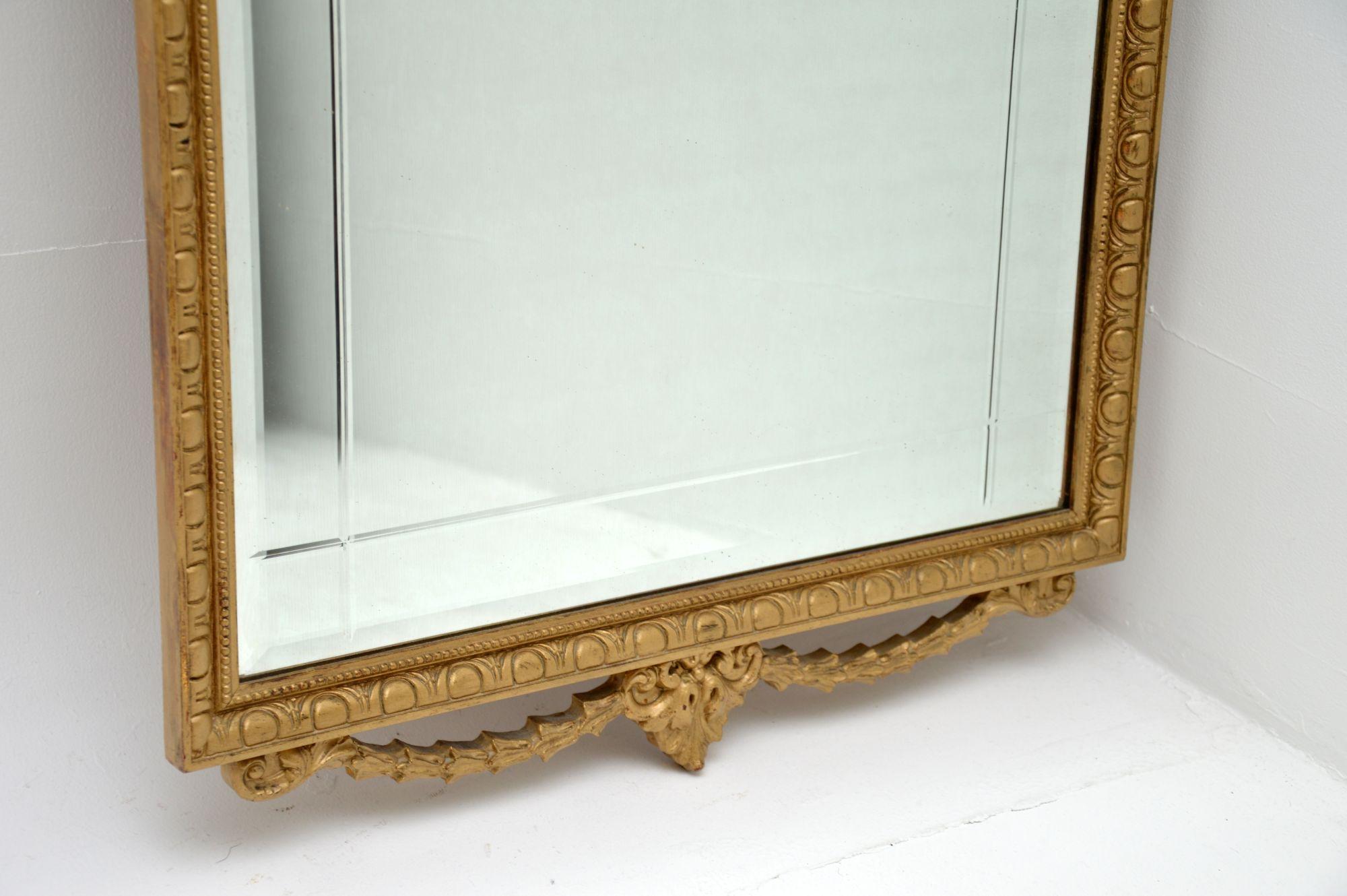 Miroir ancien français en bois doré en vente 2
