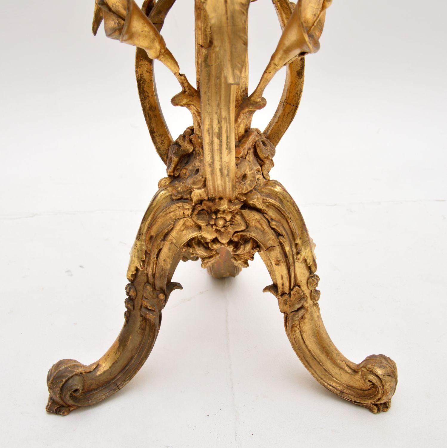 Table d'appoint ancienne en bois doré français en vente 4