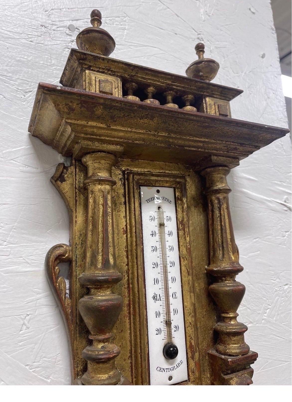 Antikes französisches Wandthermometer aus vergoldetem Holz mit Barometer (Emaille) im Angebot