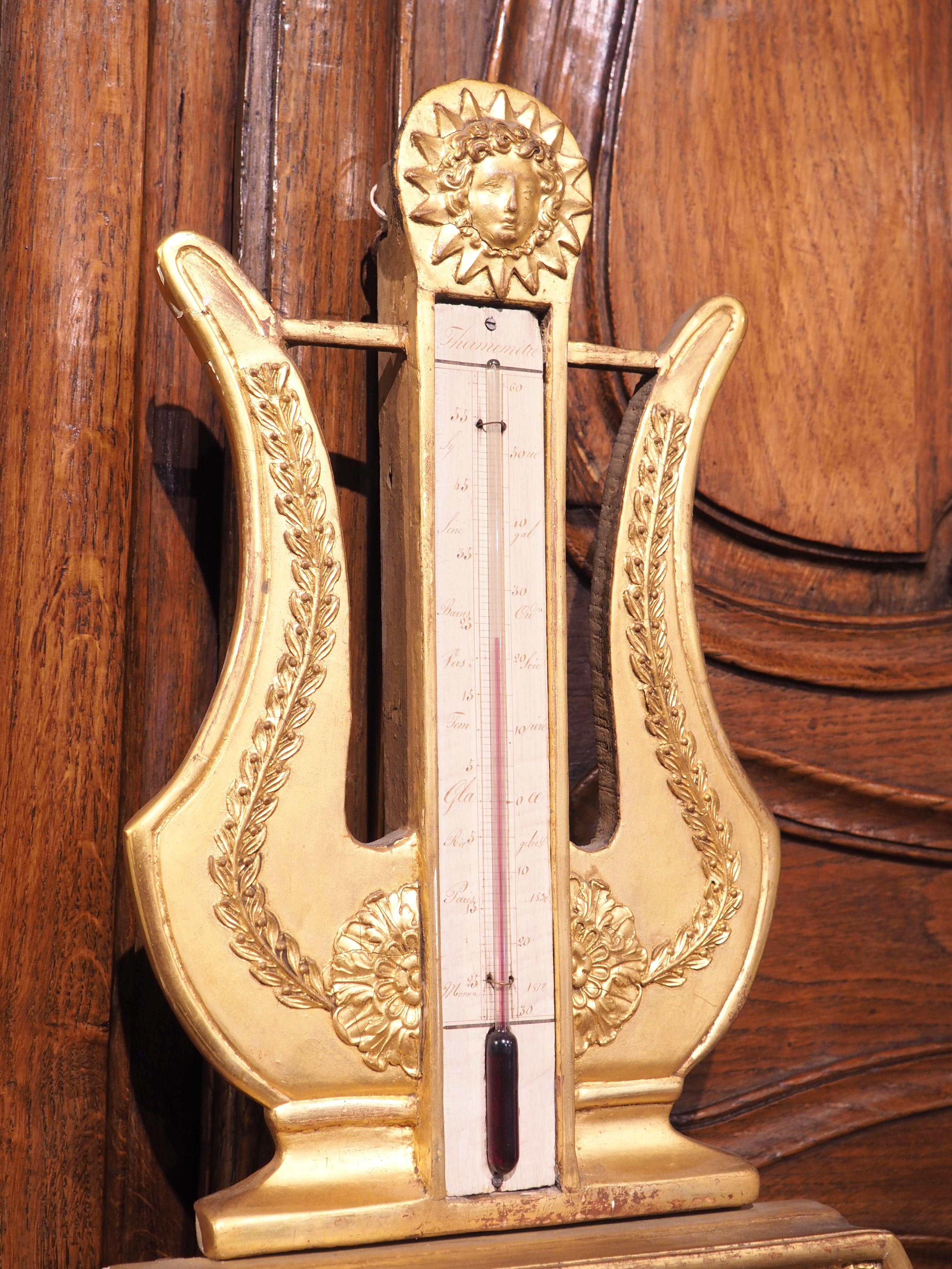 thermomètre baromètre français ancien en bois doré, vers 1815 en vente 4