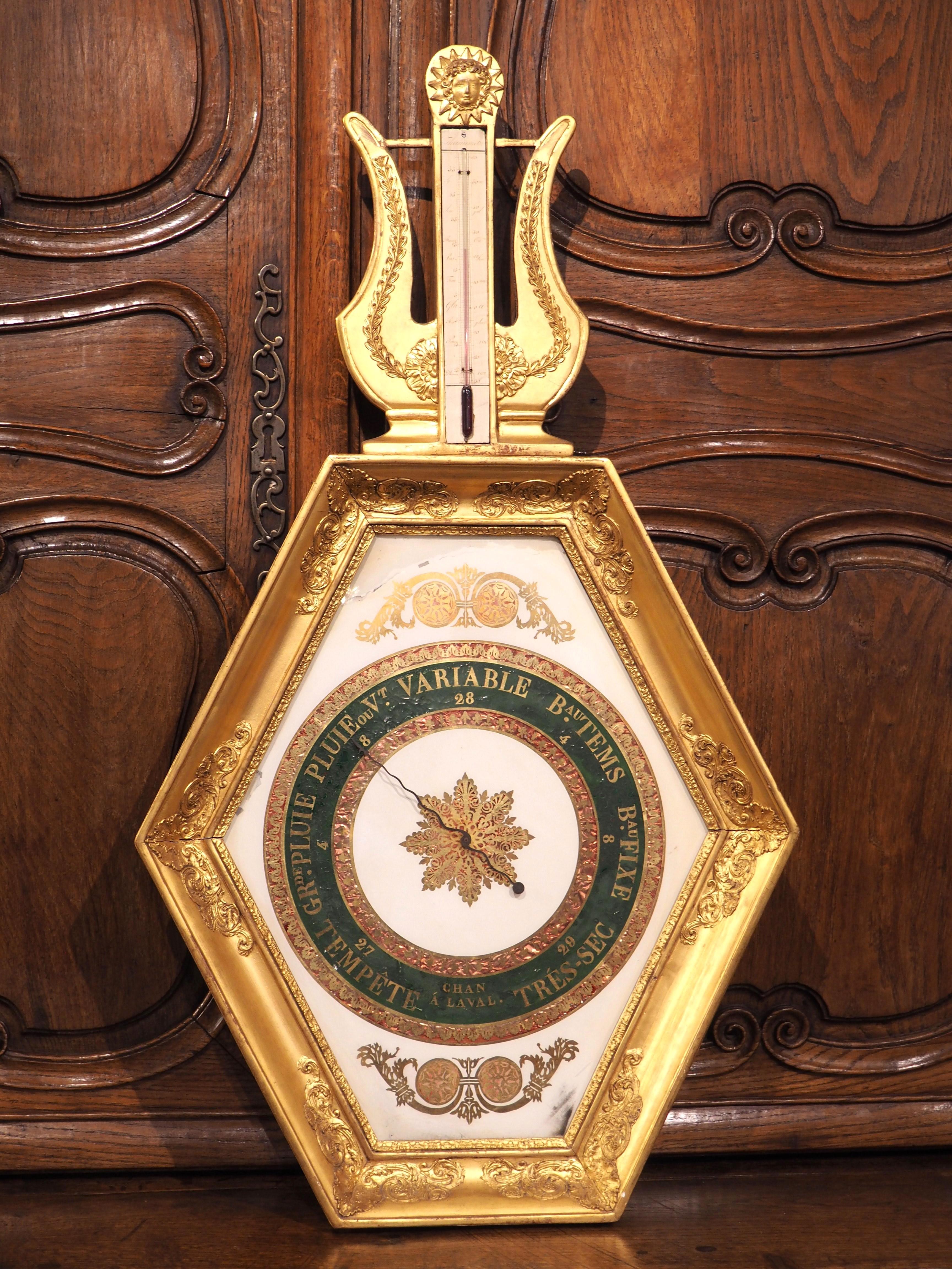 Français thermomètre baromètre français ancien en bois doré, vers 1815 en vente