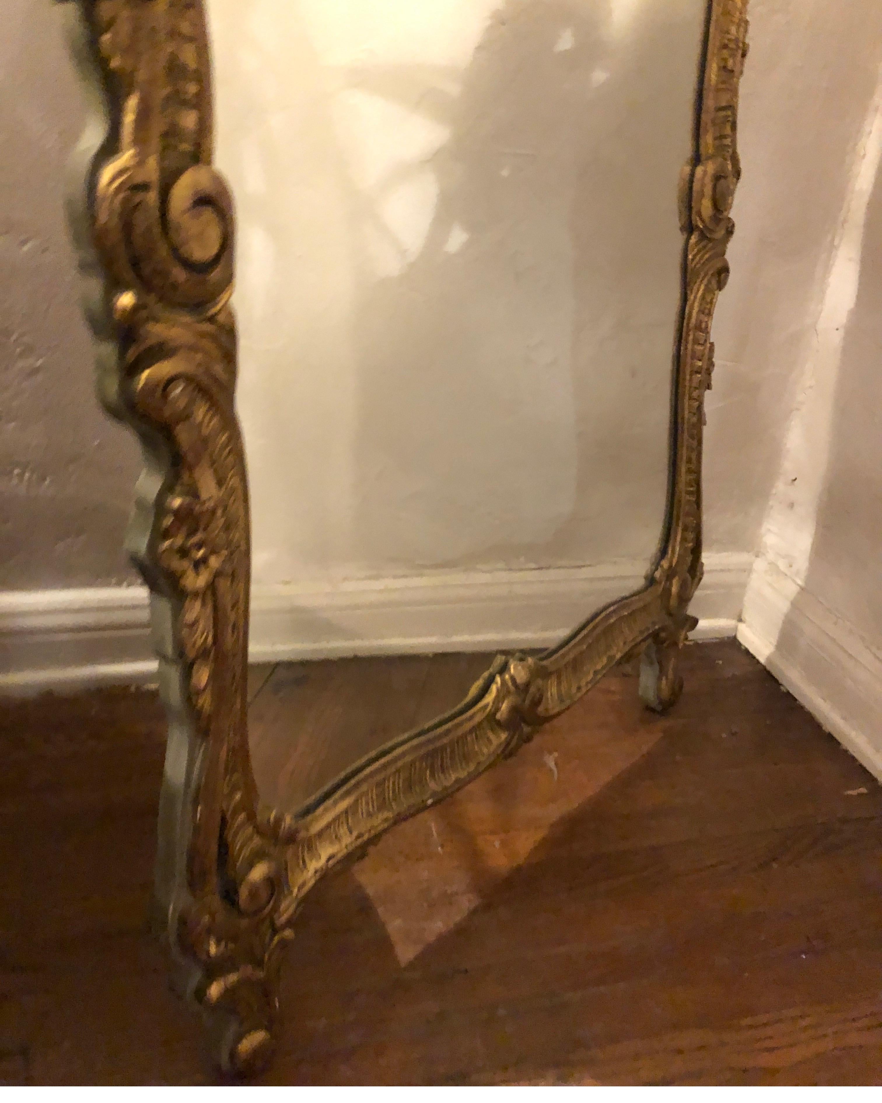 XIXe siècle Miroir ancien en bois doré français sculpté de style Louis XVI en vente
