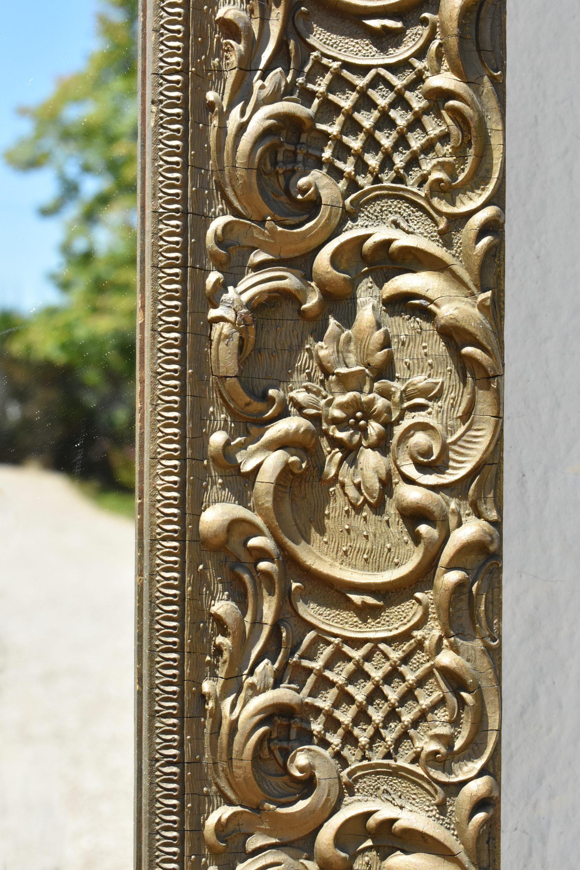 Antique French Giltwood Mirror - Specchio in legno dorato del XIX secolo in vendita 8