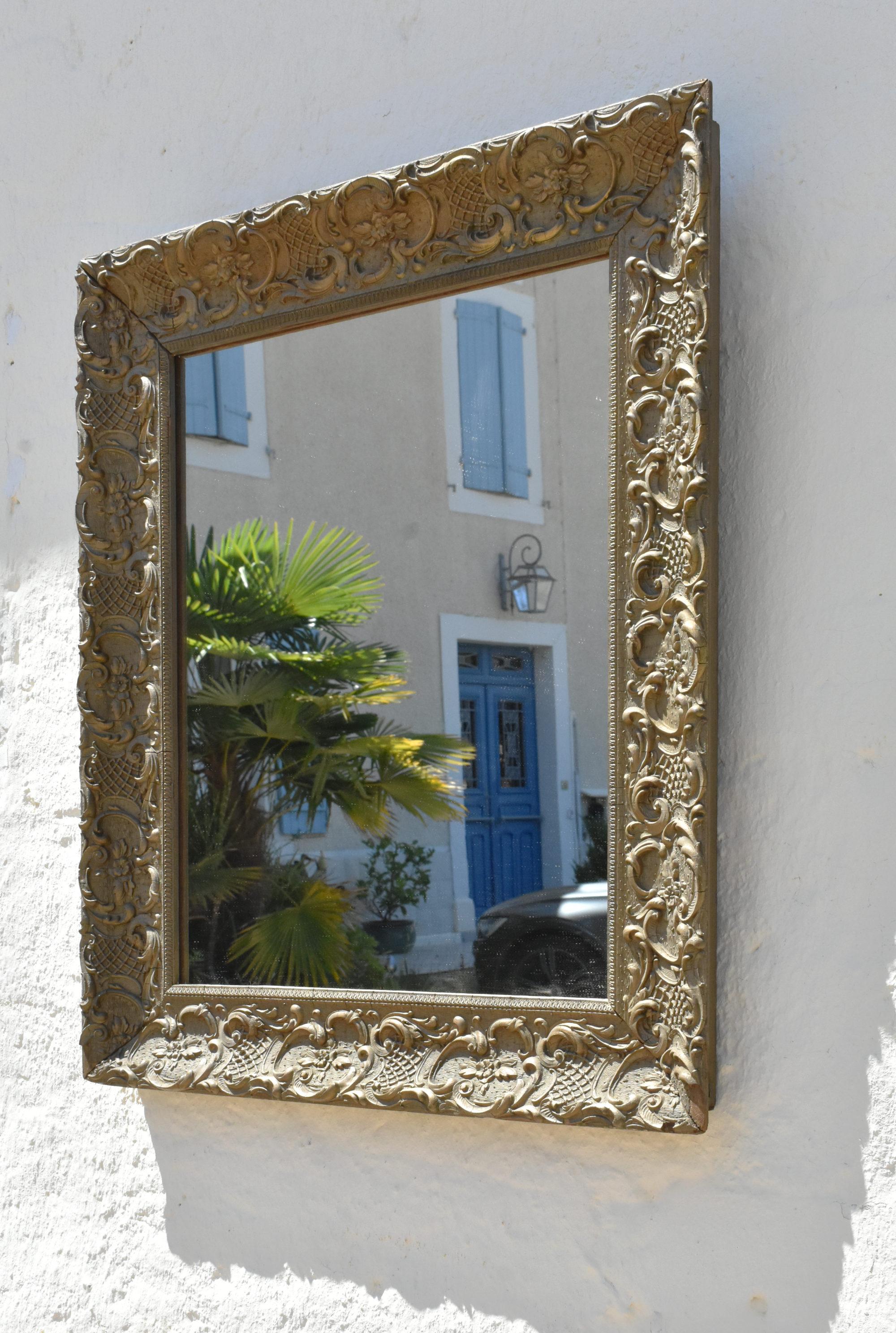 Francese Antique French Giltwood Mirror - Specchio in legno dorato del XIX secolo in vendita