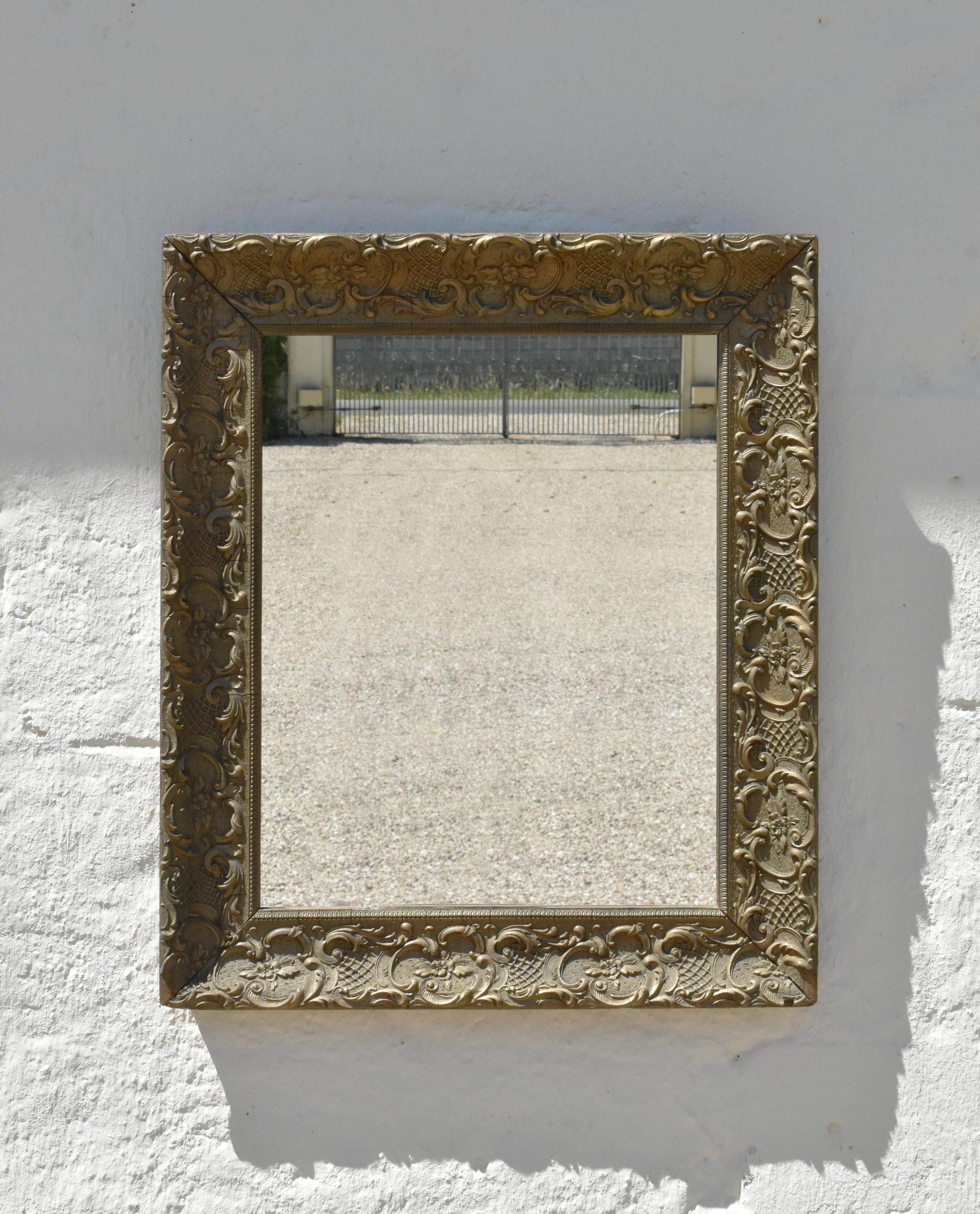 Antique French Giltwood Mirror - Specchio in legno dorato del XIX secolo In condizioni buone in vendita a SAINTE-COLOMBE, FR