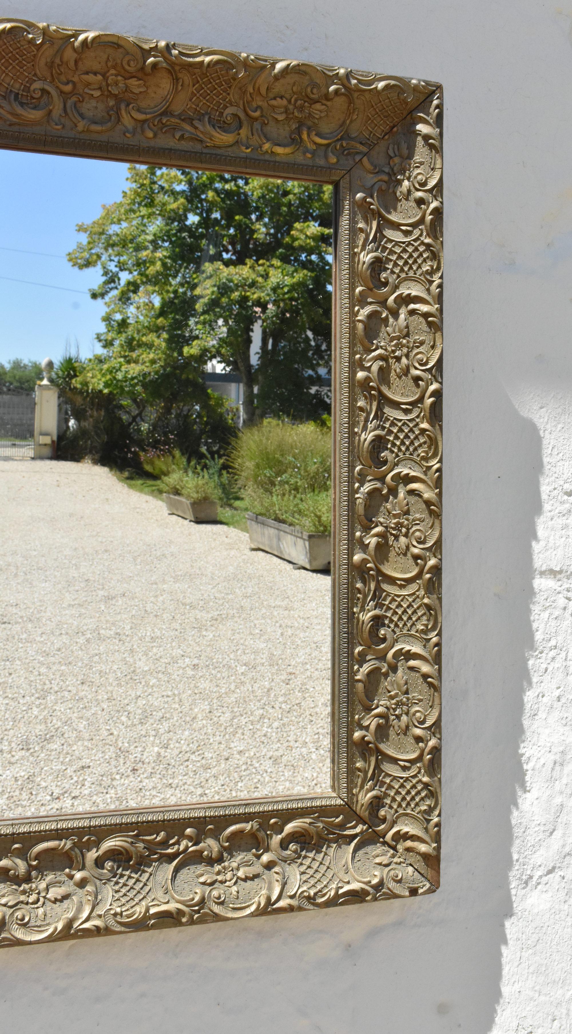 Antique French Giltwood Mirror - Specchio in legno dorato del XIX secolo in vendita 2
