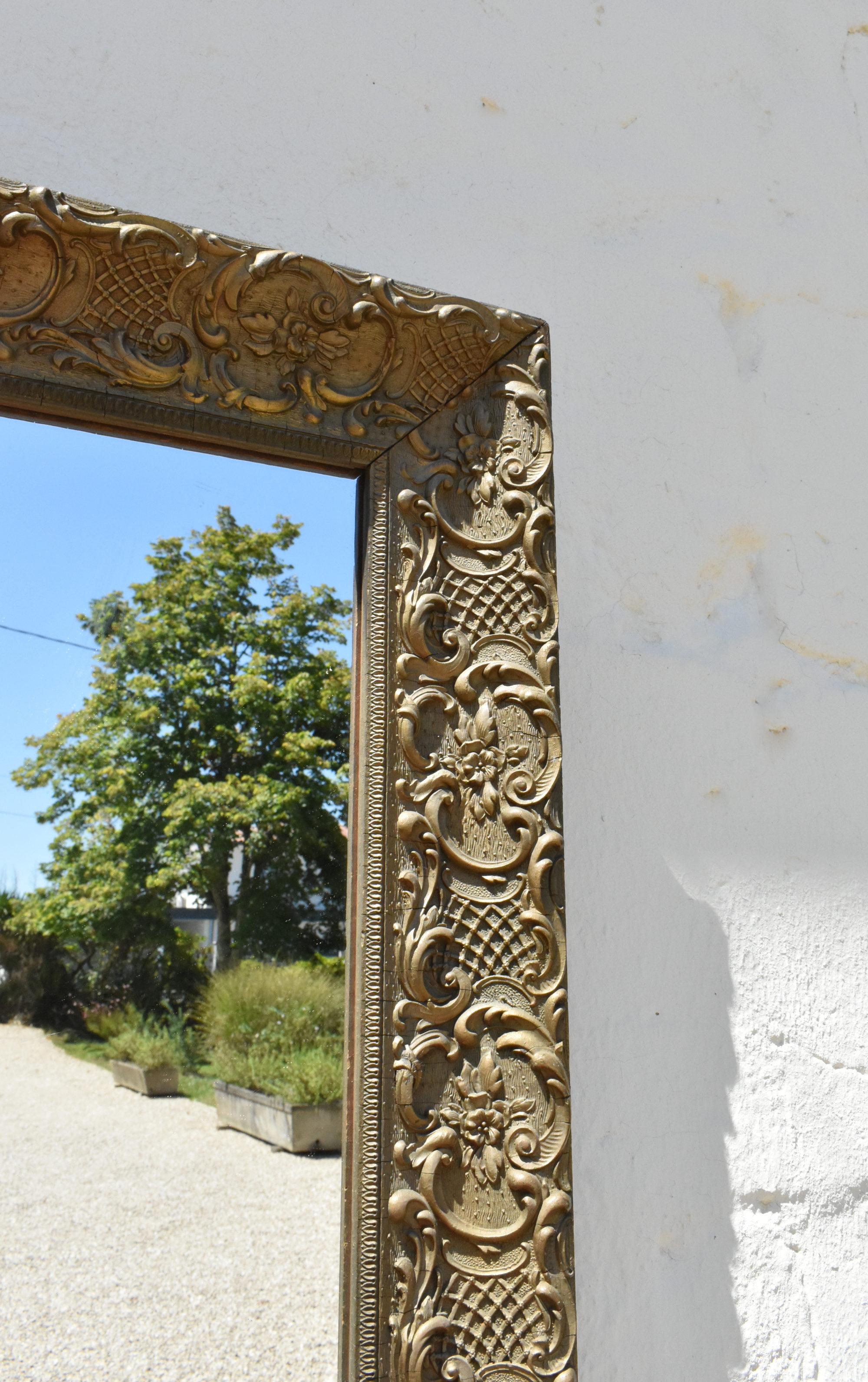 Antique French Giltwood Mirror - Specchio in legno dorato del XIX secolo in vendita 3