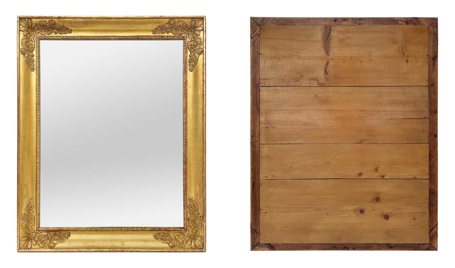 Doré Miroir ancien en bois doré français, période Empire, vers 1810 en vente