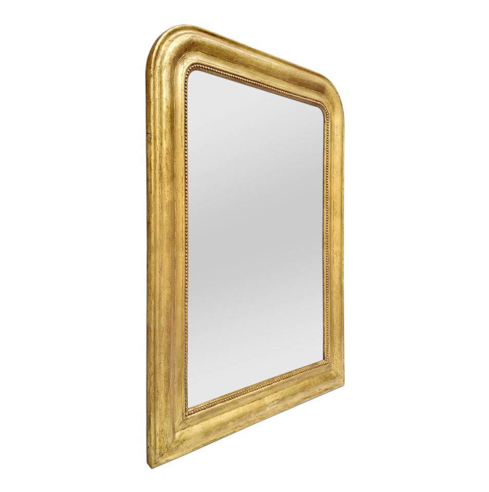 Antique French giltwood mirror Louis Philippe style with pearls decor. Re-gilding to the leaf patinated. Modern glass mirror. Antique frame width 10,5 cm / 4,13 in.