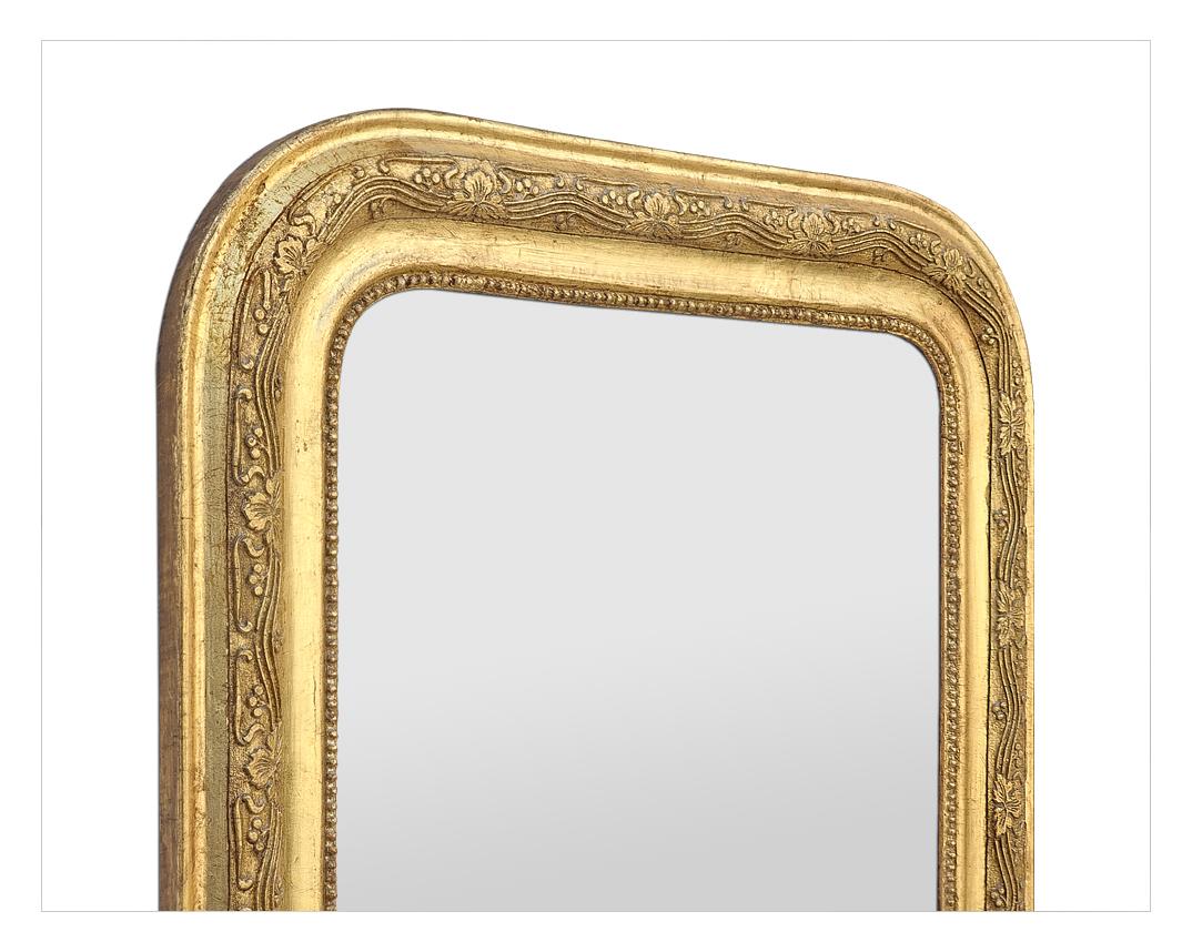 Antiker französischer Spiegel aus vergoldetem Holz im Louis-Philippe-Stil, um 1930 (Französisch) im Angebot