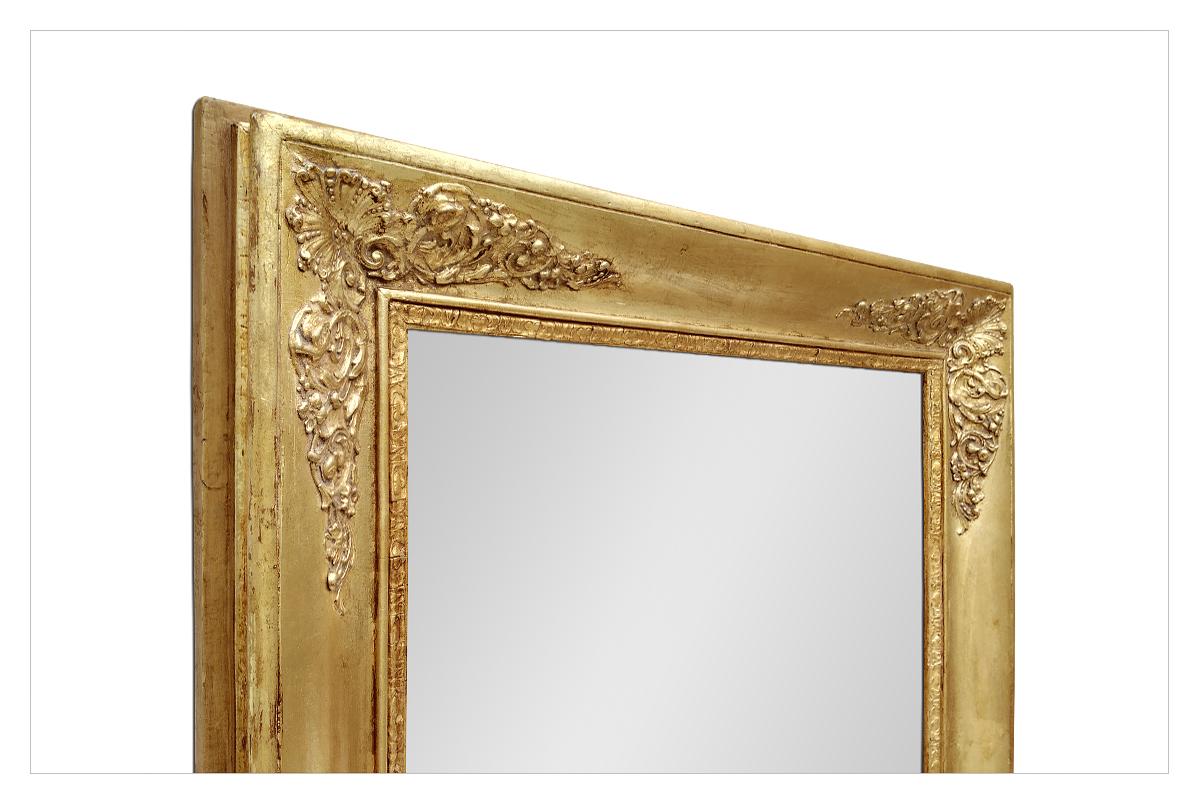 Antiker französischer Spiegel aus vergoldetem Holz, restaurierte Periode, um 1820 (Restauration) im Angebot