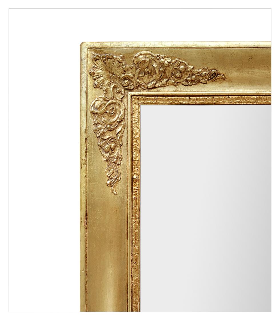Antiker französischer Spiegel aus vergoldetem Holz, restaurierte Periode, um 1820 (Vergoldet) im Angebot