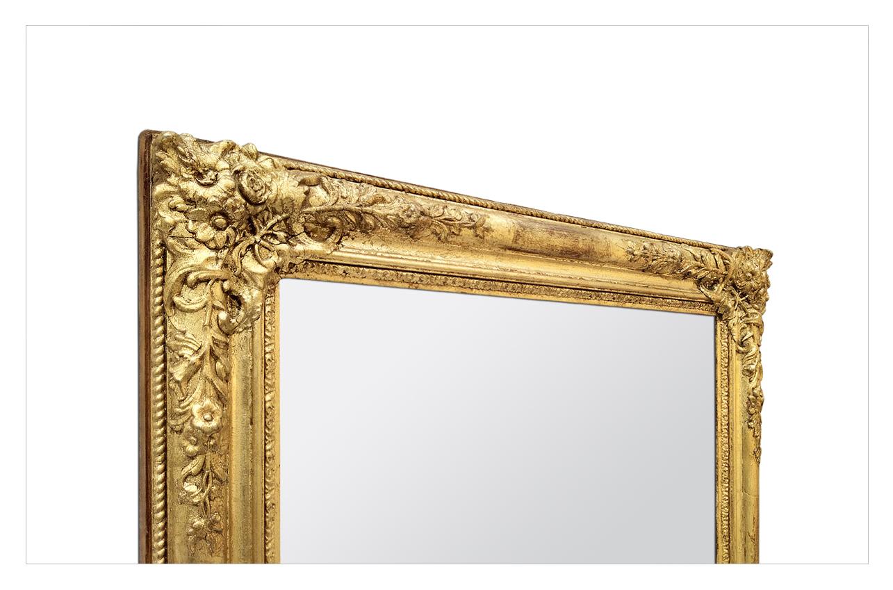 Français Antique French Giltwood Mirror, Romantic Style, circa 1830 en vente