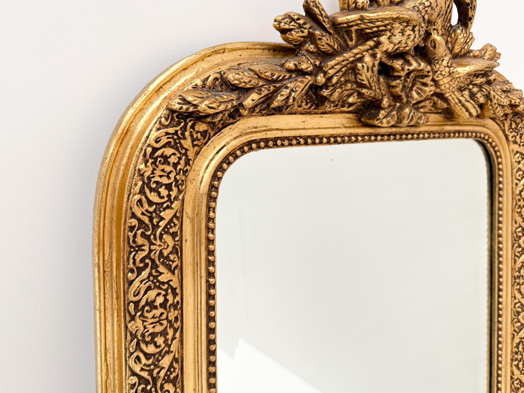 Antique Mirror francese in legno dorato con uccello e cresta d'alloro - XIX secolo in vendita 1