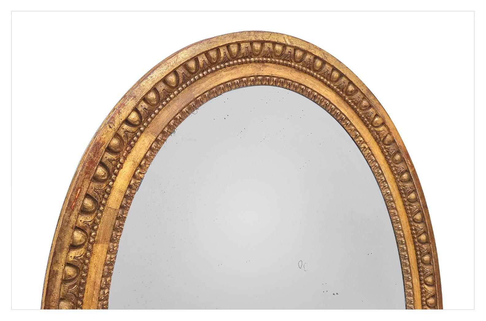Antique French Giltwood Oval Mirror, Louis XVI Period, circa 1780 In Good Condition For Sale In Paris, FR