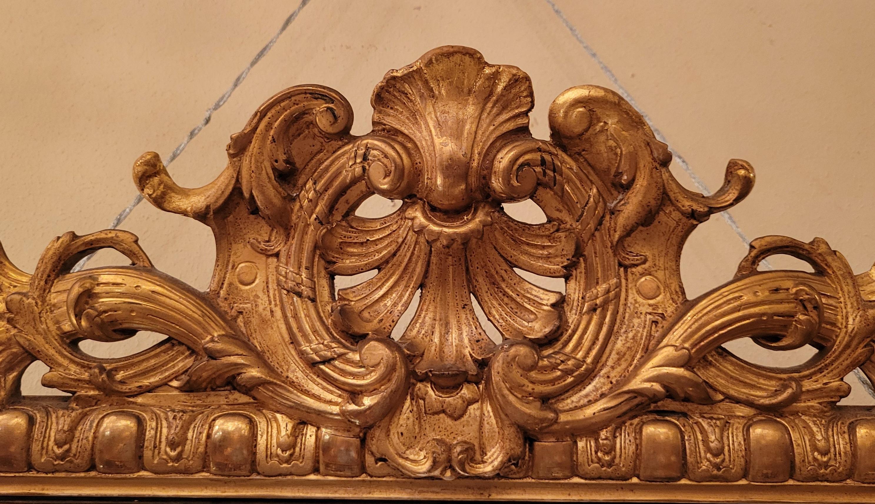 Miroir à panneaux en bois doré d'excellente qualité avec biseau, Circa 1880.