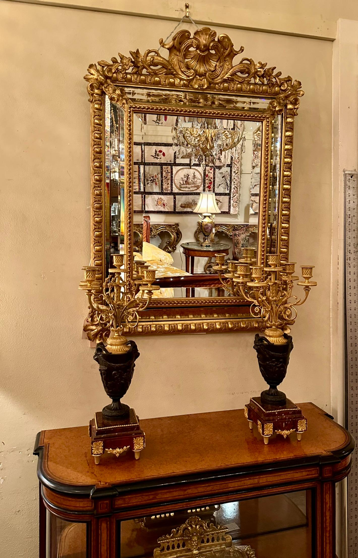 XIXe siècle Ancien miroir français à panneaux en bois doré avec perlage, vers 1880. en vente