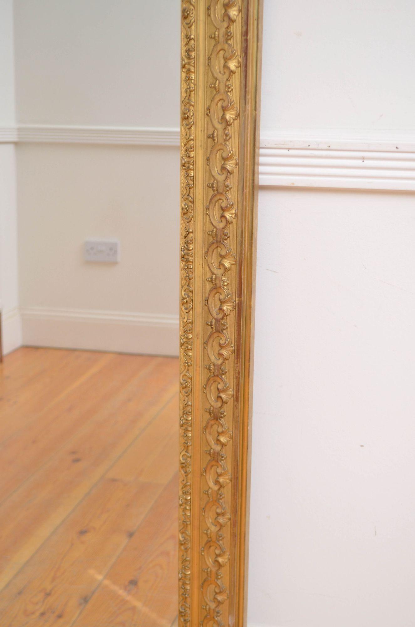 Miroir mural français ancien en bois doré 169 cm en vente 4