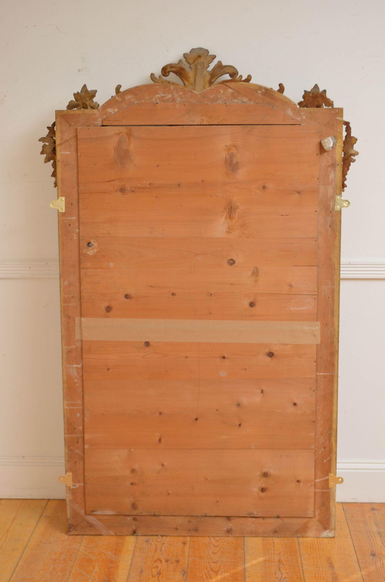 Miroir mural français ancien en bois doré 169 cm en vente 7