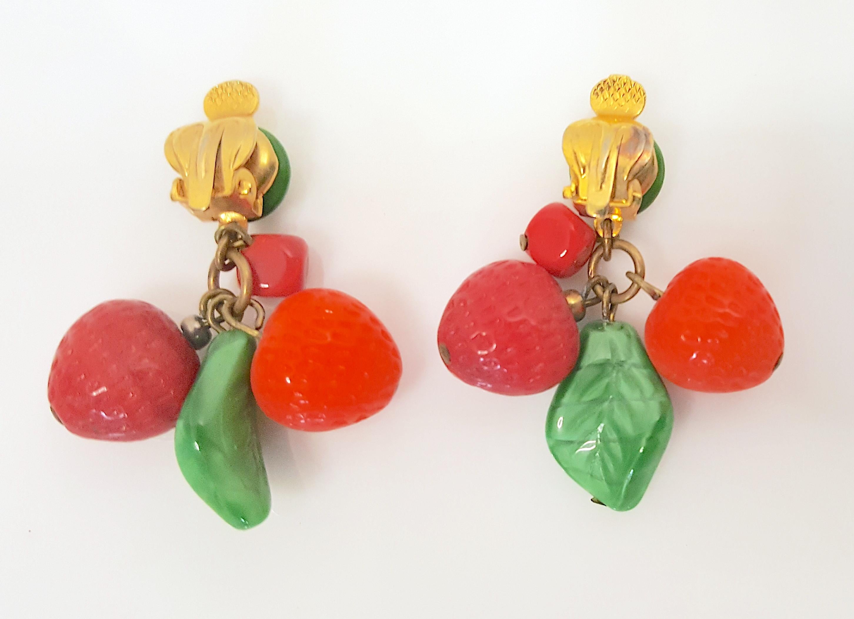 Antique French LampworkCarvedGlass TuttiFrutti Brass Clip Earrings In Good Condition For Sale In Chicago, IL