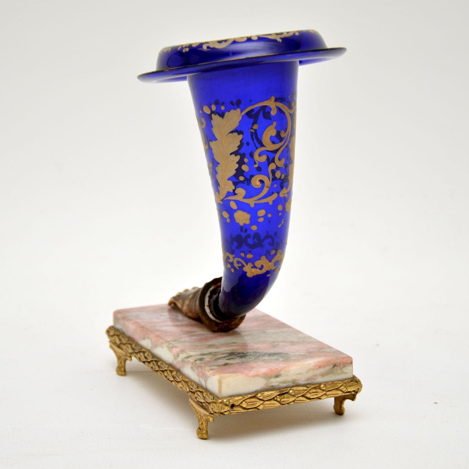 Antike französische Glas- und Marmor-Kornukopie-Vase im Zustand „Gut“ im Angebot in London, GB