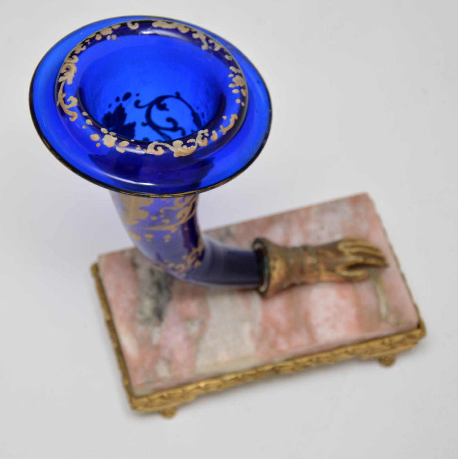 Antike französische Glas- und Marmor-Kornukopie-Vase (Mittleres 19. Jahrhundert) im Angebot