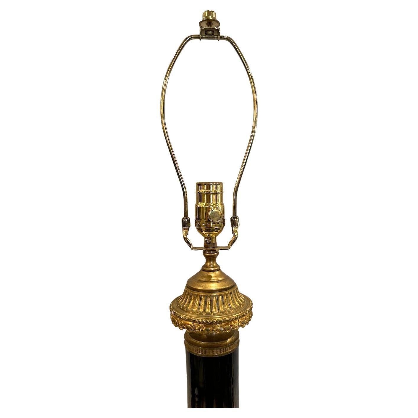 Doré Lampe de table française ancienne en porcelaine émaillée en vente