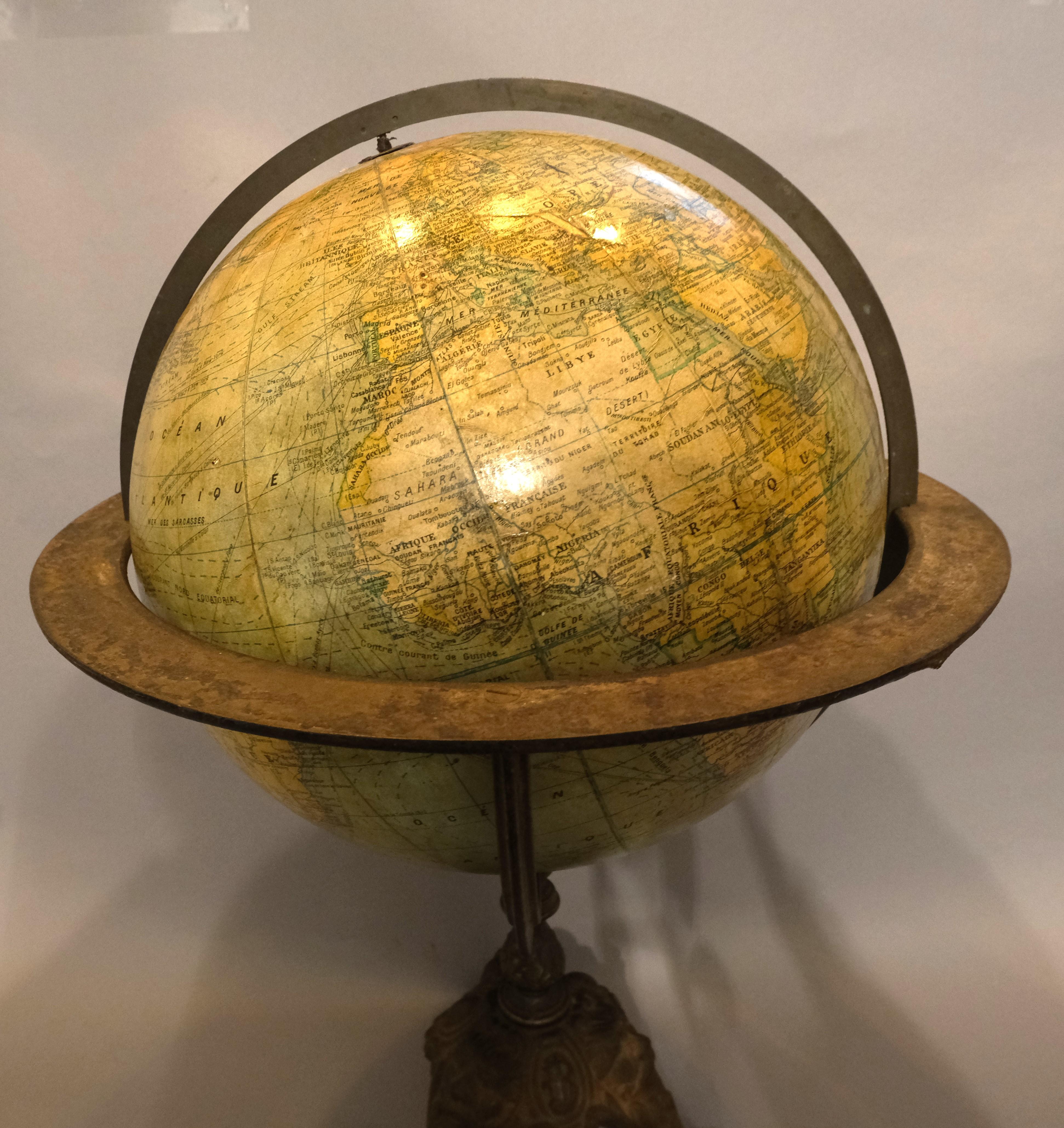 Antique French globe In Fair Condition For Sale In Cheltenham, GB