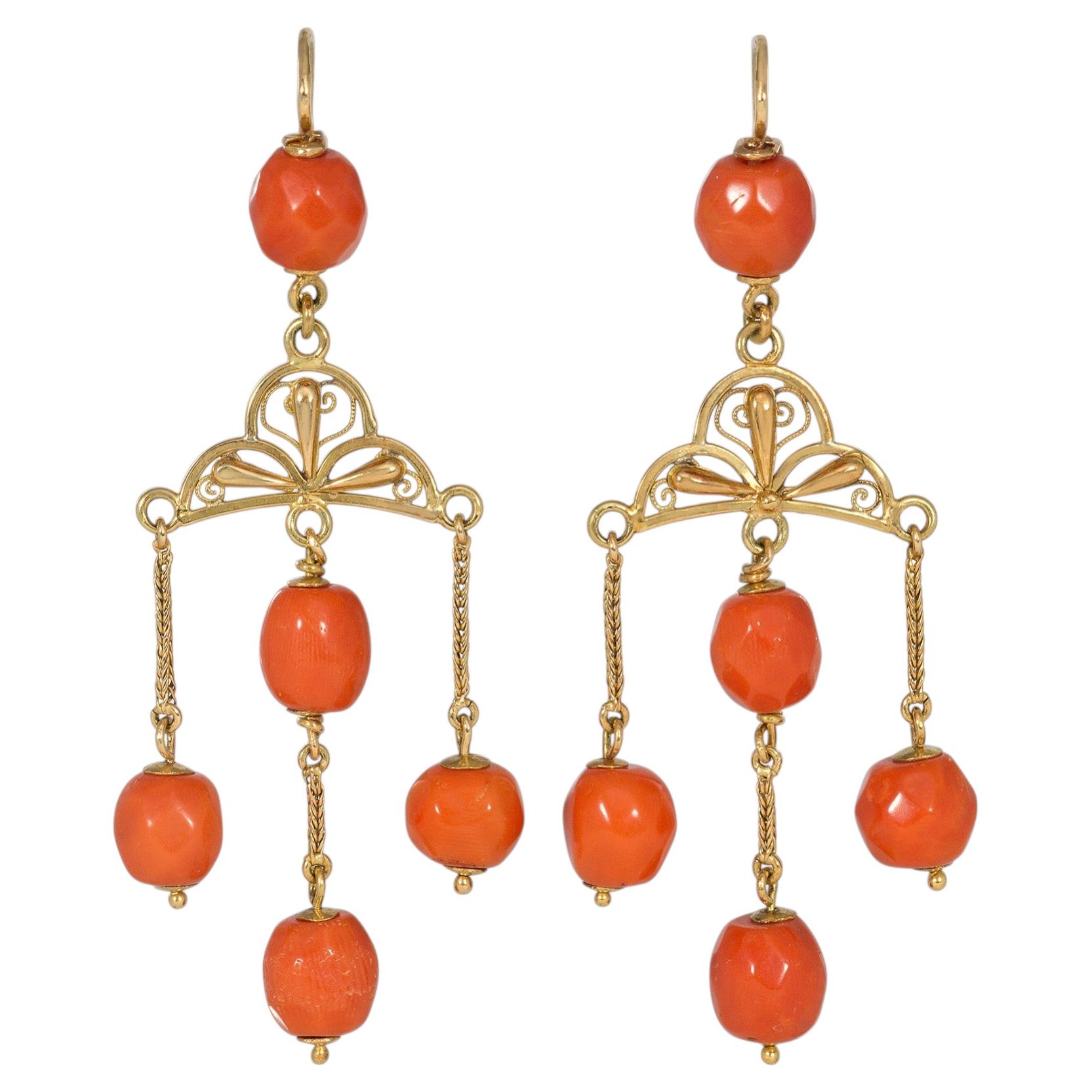 Boucles d'oreilles girandole Antique French en or et corail
