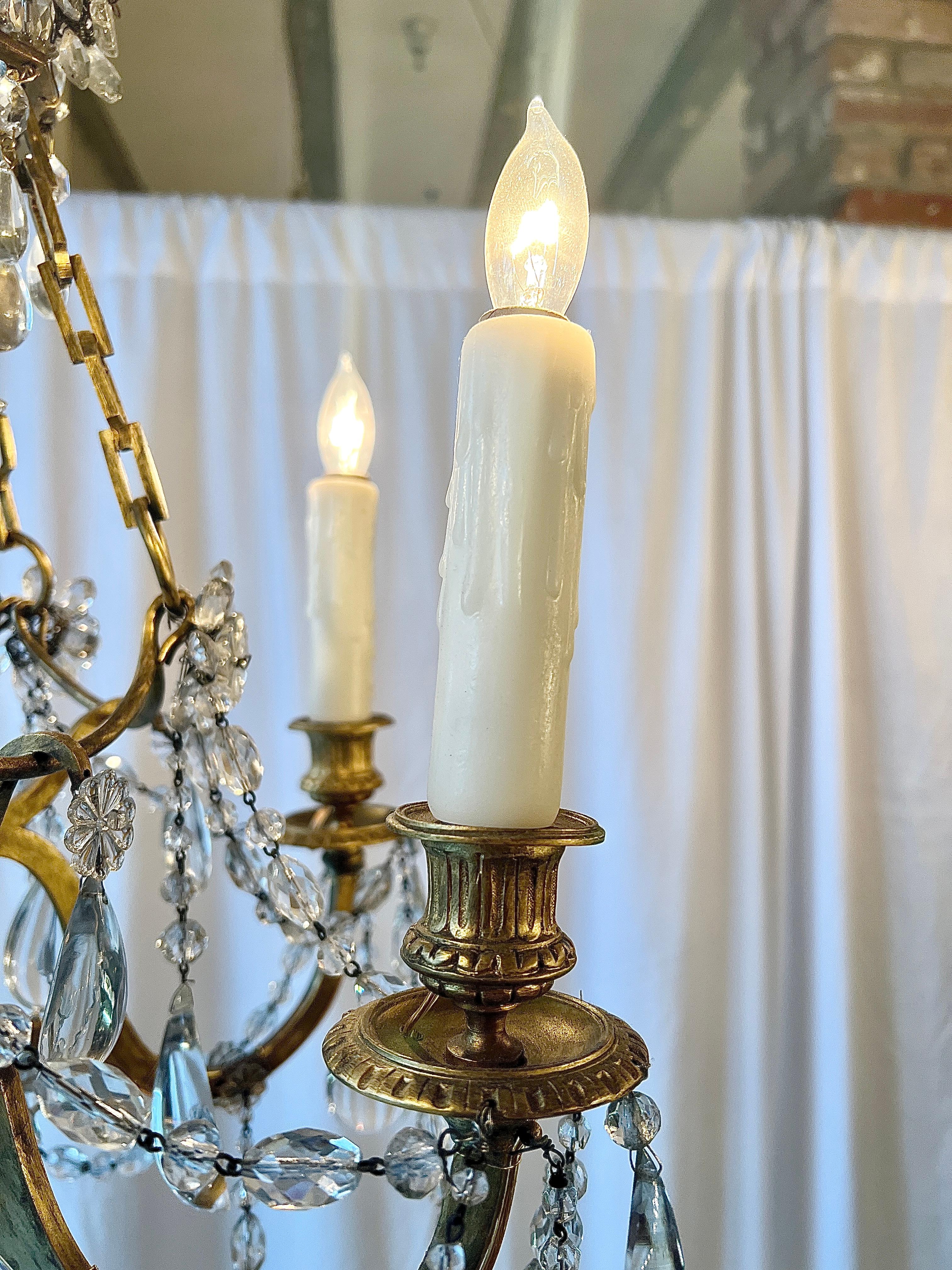 20ième siècle Lustre français ancien à 6 feux, en bronze doré et cristal de Baccarat, vers 1900. en vente