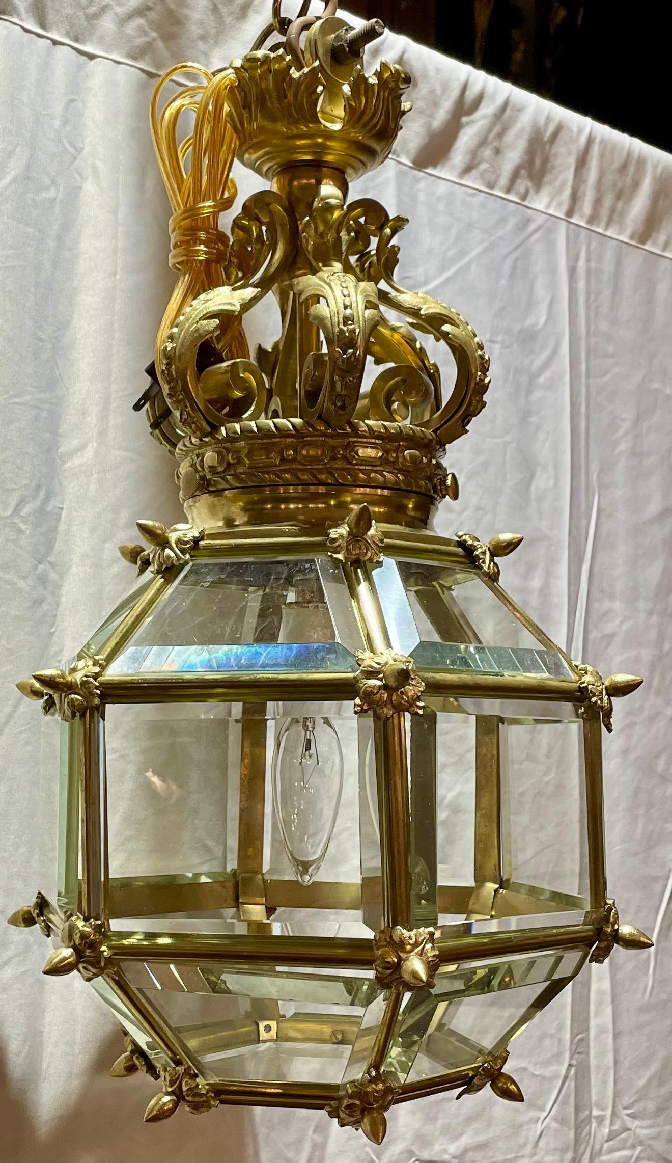 Antique French Gold Bronze and Beveled Glass Chateau Lantern, Circa 1890. In Good Condition For Sale In New Orleans, LA